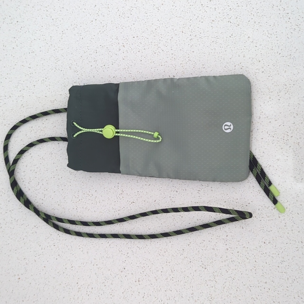 Lululemon Play Forward Crossbody Pouch. View 2